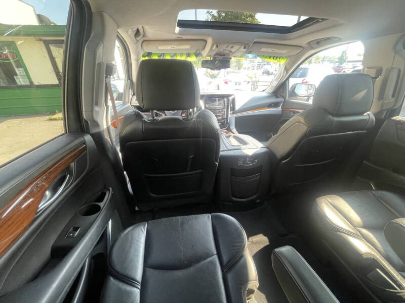 2015 Cadillac Escalade Luxury