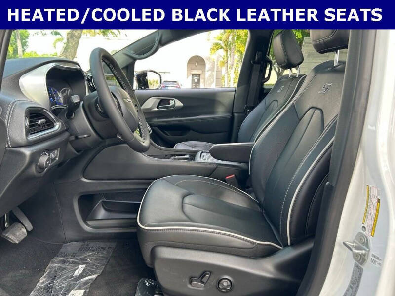 2026 Chrysler Pacifica Plug-In Hybrid Select