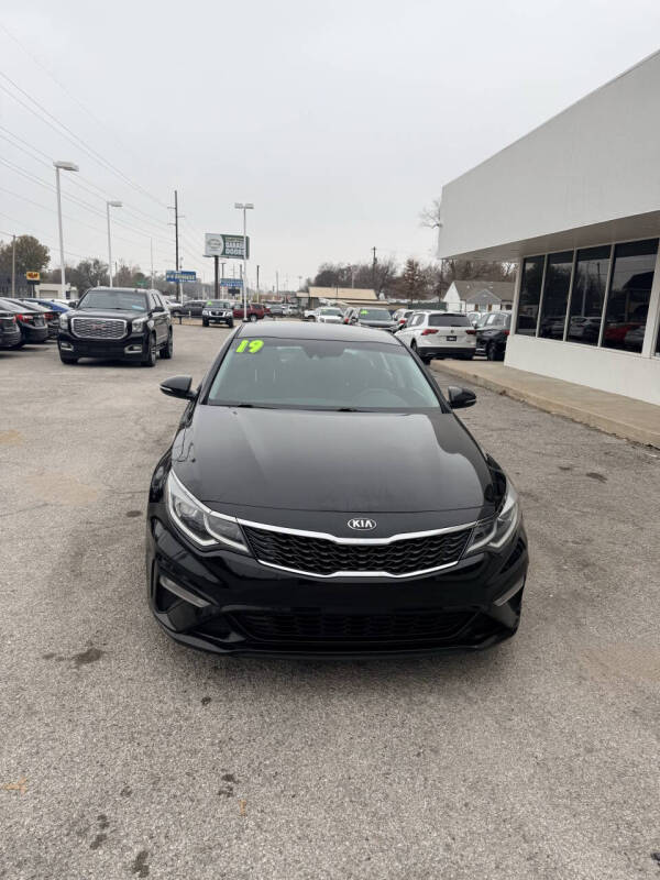 2019 Kia Optima LX's photo