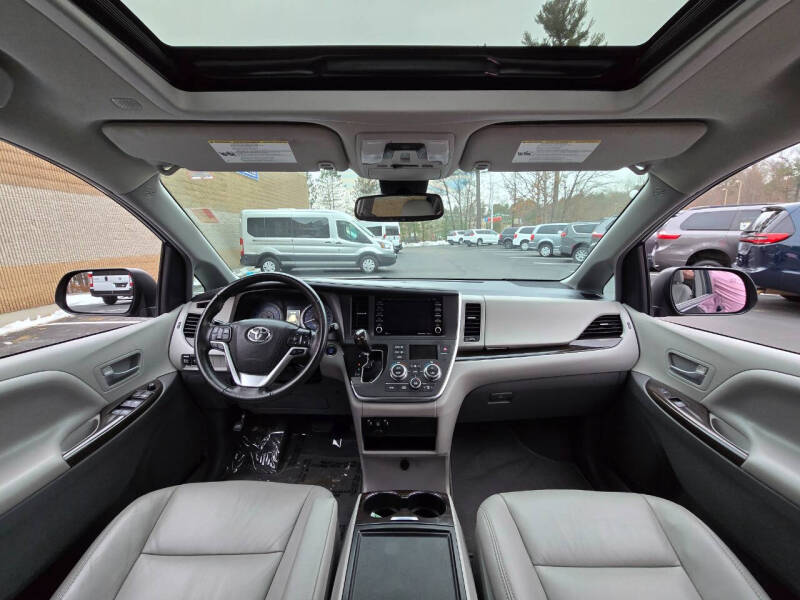 2019 Toyota Sienna XLE 8-Passenger