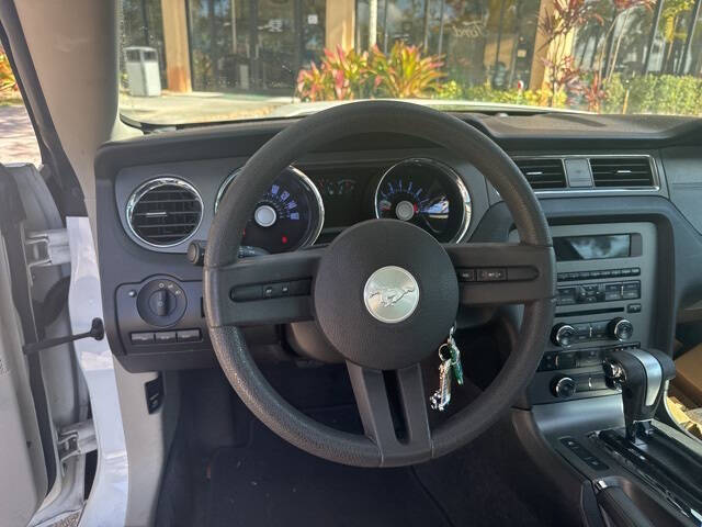 2011 Ford Mustang V6