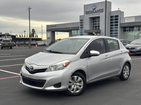 2012 Toyota Yaris 5-Door LE