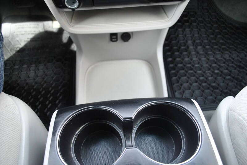 2014 Toyota Sienna LE 8-Passenger