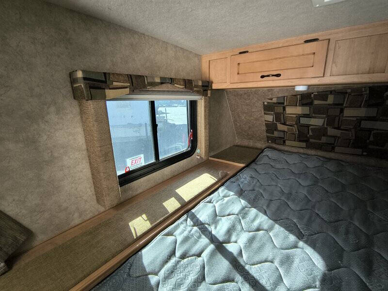 2015 Adventurer 86SBS