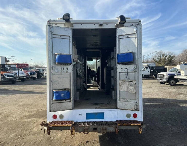 2016 Freightliner MT45 Chassis