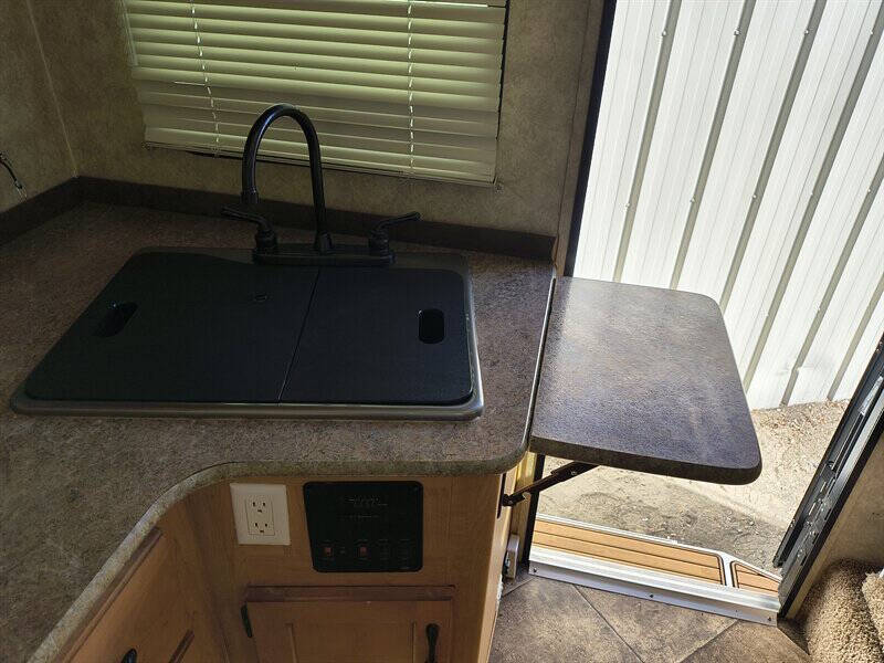 2015 Adventurer 86SBS