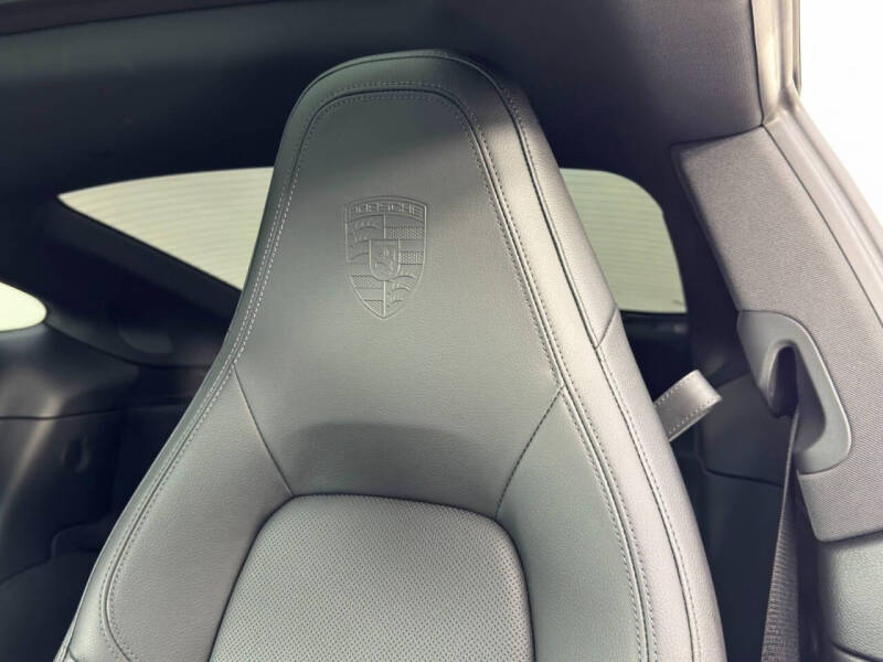 2025 Porsche 911 Carrera