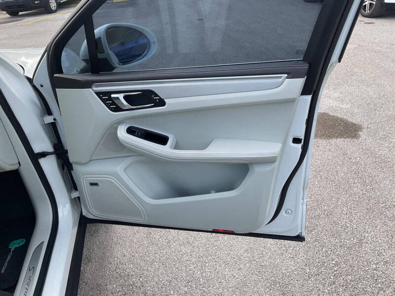 2016 Porsche Macan S