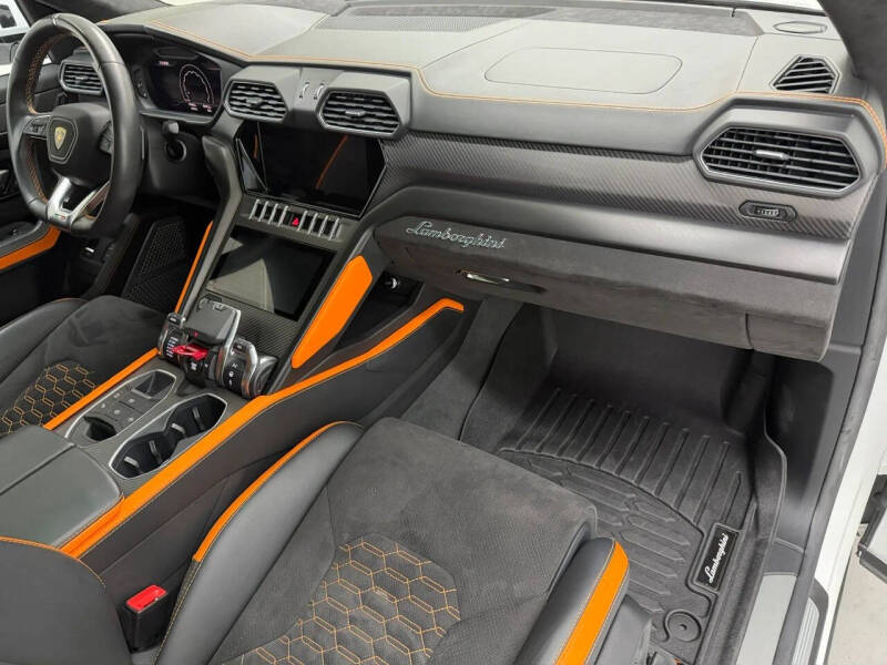 2022 Lamborghini Urus