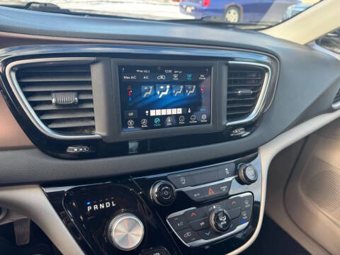 2020 Chrysler Voyager LXi