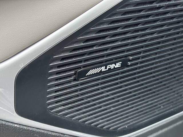 2022 Jeep Wagoneer 28