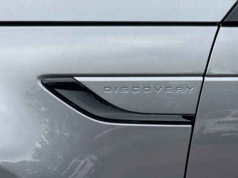 2025 Land Rover Discovery P300 Dynamic SE