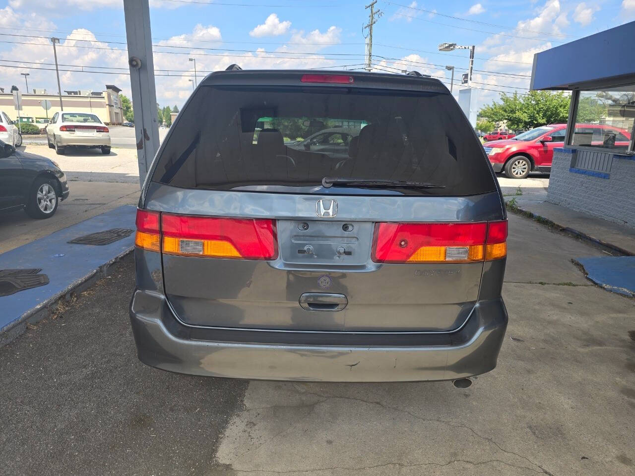 2003 Honda Odyssey for sale at QUEENSGATE AUTO SALES in York, PA