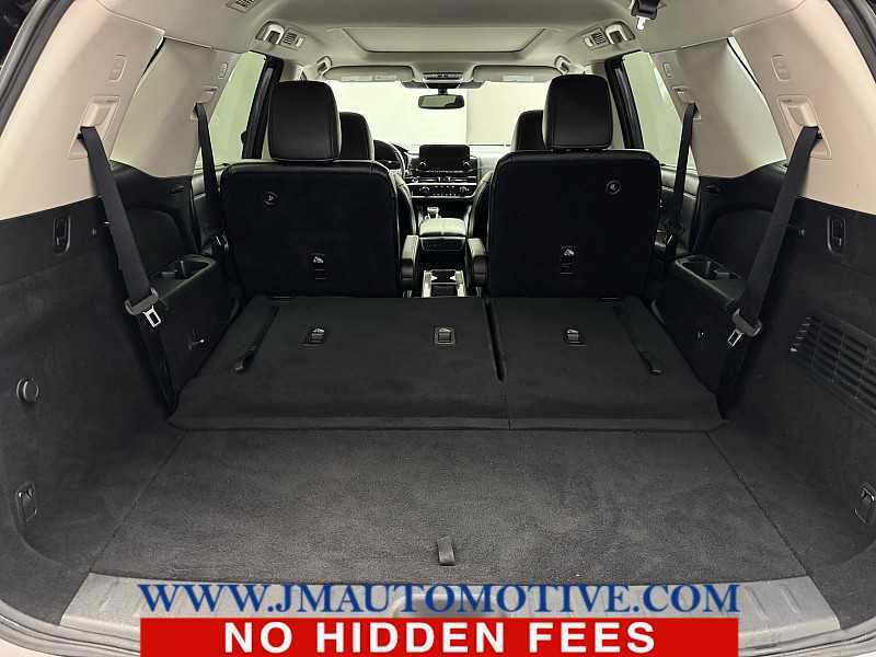 2022 Nissan Pathfinder SL