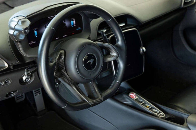2023 McLaren Artura