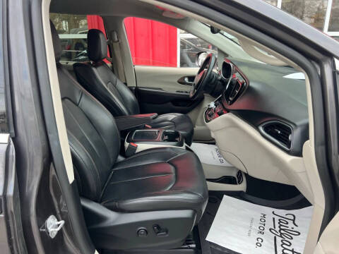 2017 Chrysler Pacifica Touring-L Plus