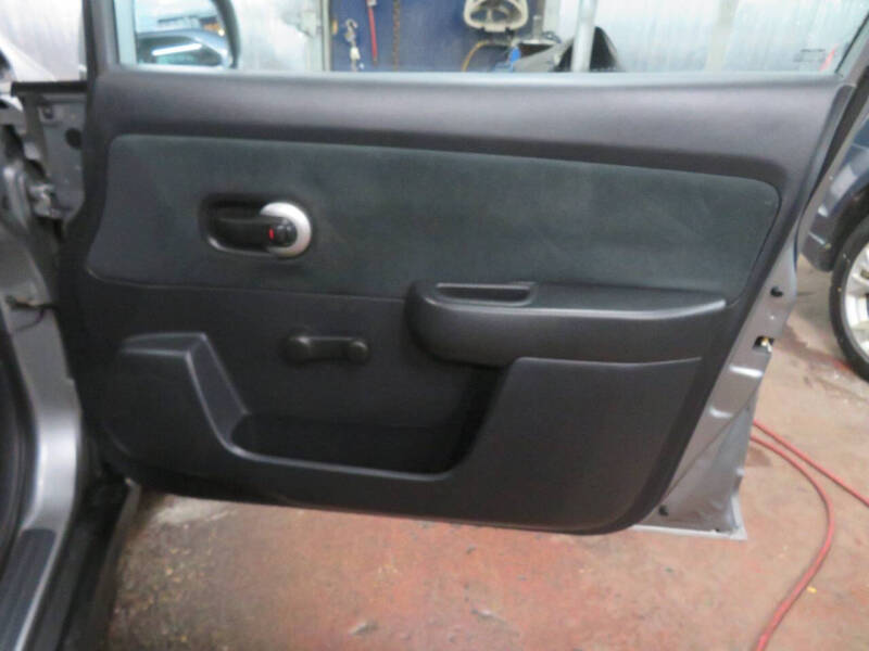 2010 Nissan Versa 1.8 S