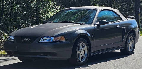 2003 Ford Mustang Deluxe
