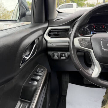 2017 GMC Acadia SLT-1