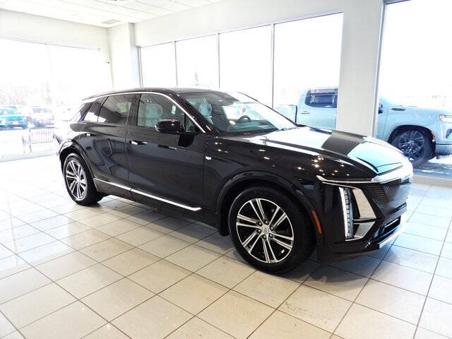 2024 Cadillac LYRIQ Luxury 2