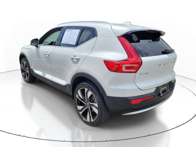 2023 Volvo XC40 B5 Plus Bright Theme