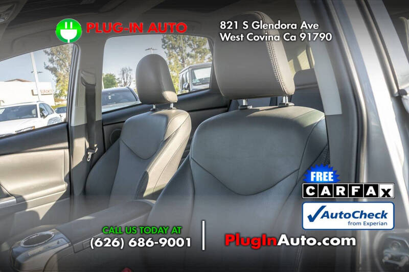 2013 Toyota Prius v Five