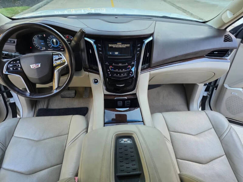2017 Cadillac Escalade Luxury