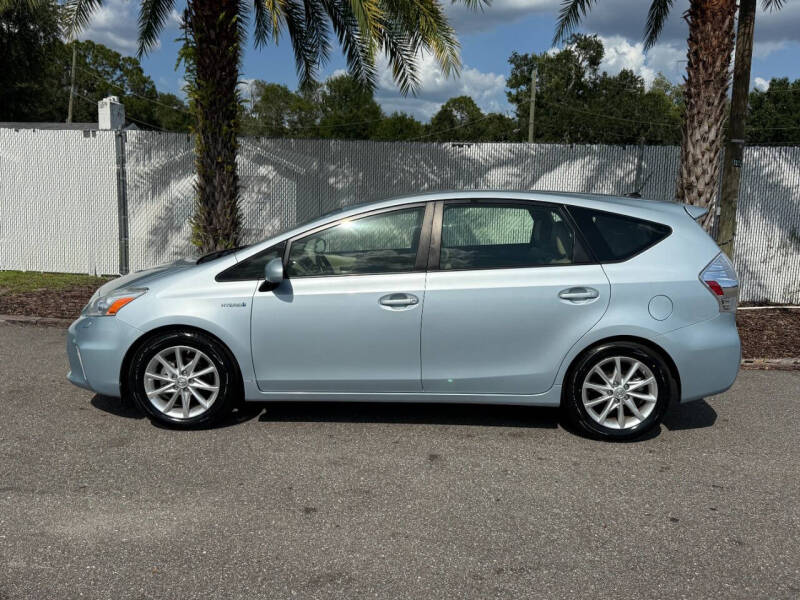2013 Toyota Prius v Five