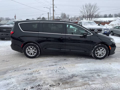 2025 Chrysler Pacifica Select