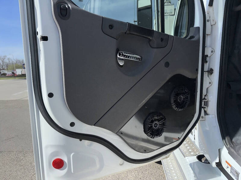2017 Freightliner M2 106