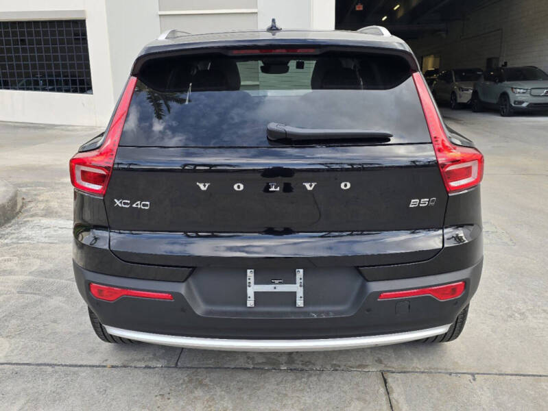 2025 Volvo XC40 B5 Plus Bright Theme