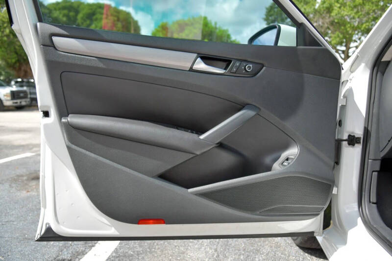 2014 Volkswagen Passat 1.8T SE