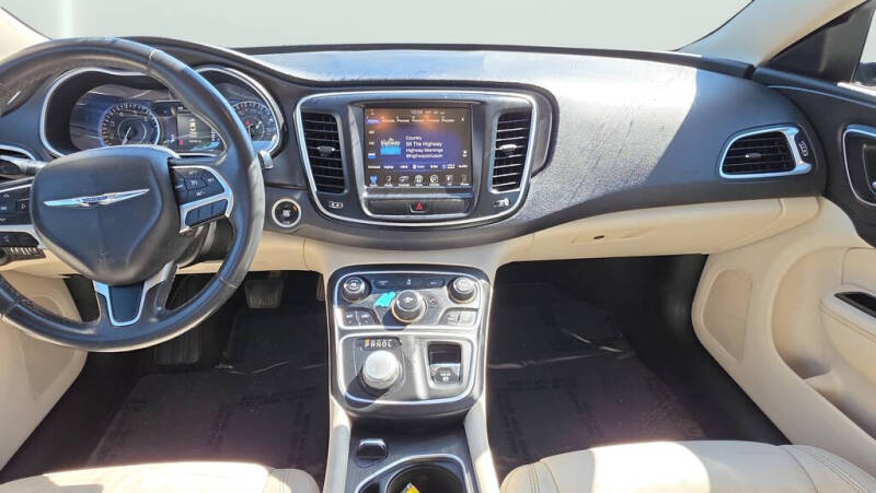 2017 Chrysler 200 Limited