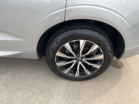 2025 Volvo XC60 B5 Plus Dark Theme