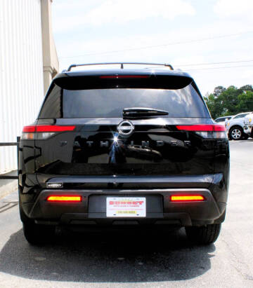 2024 Nissan Pathfinder SV