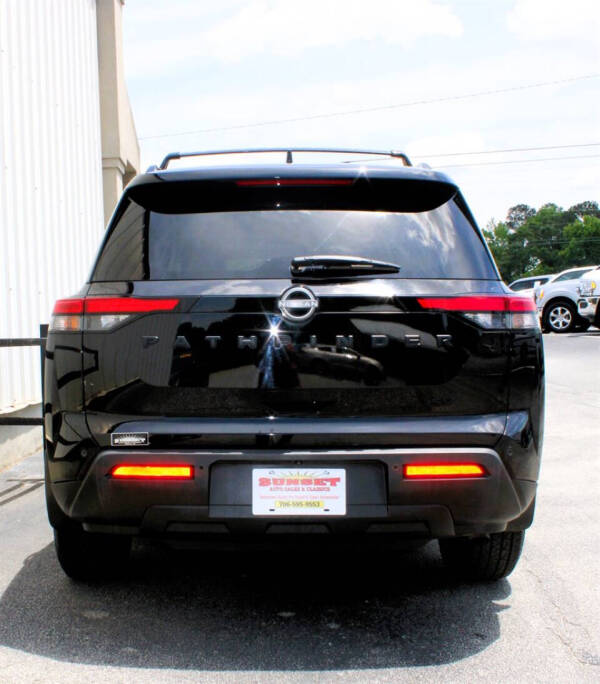 2024 Nissan Pathfinder SV
