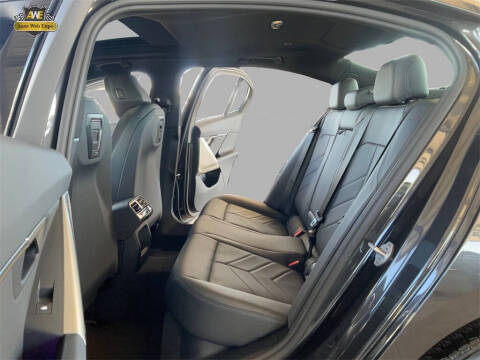 2025 BMW 5 Series 530i