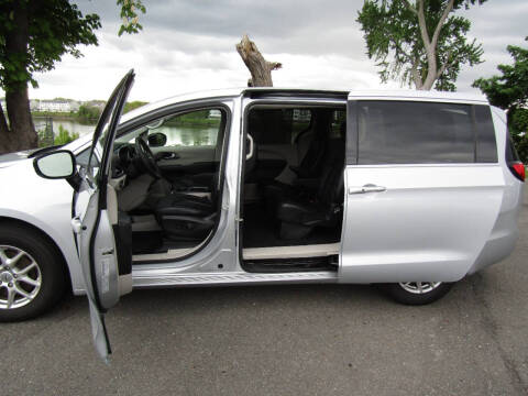 2024 Chrysler Pacifica Touring L