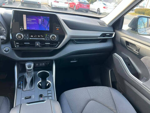 2023 Toyota Highlander LE