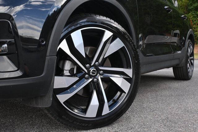 2025 Volvo XC40 B5 Plus Dark Theme