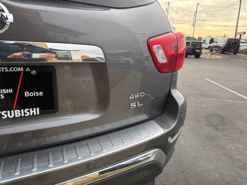 2017 Nissan Pathfinder SL