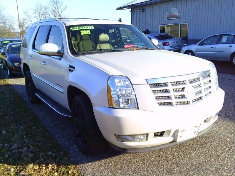 2011 Cadillac Escalade Luxury photo 2