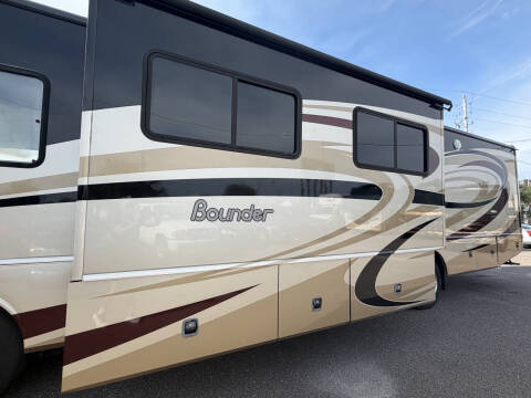 2014 Fleetwood RV Bounder