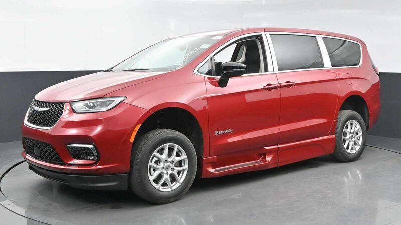 2024 Chrysler Pacifica Touring L