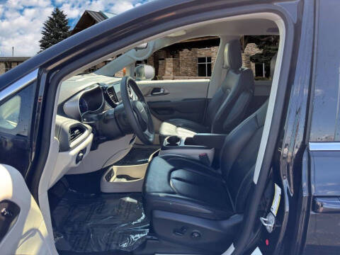 2023 Chrysler Pacifica Plug-In Hybrid Touring L