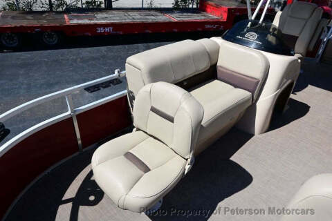 2019 Sun Tracker Fishin Barge 20 DLX