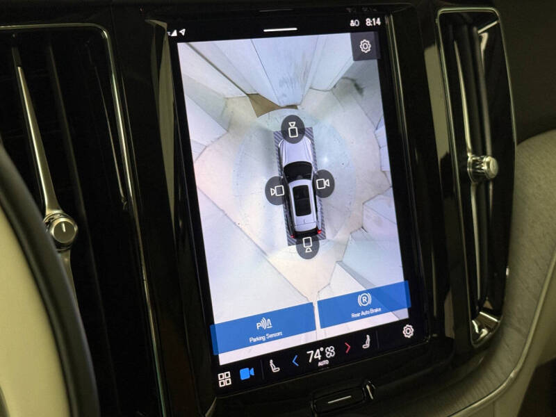 2023 Volvo XC60 B5 Plus Bright Theme