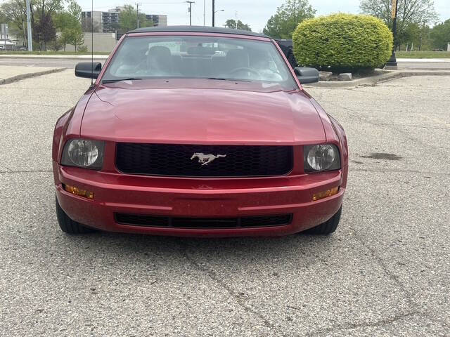 2005 Ford Mustang V6 Deluxe