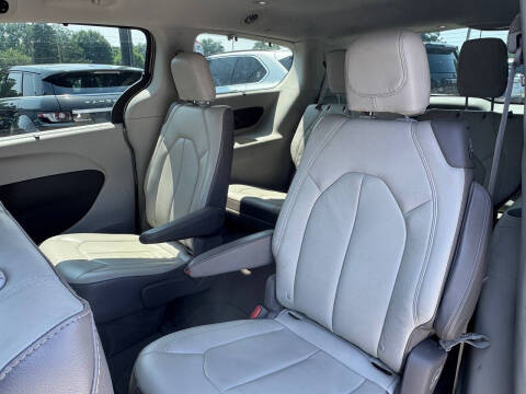 2017 Chrysler Pacifica Touring-L