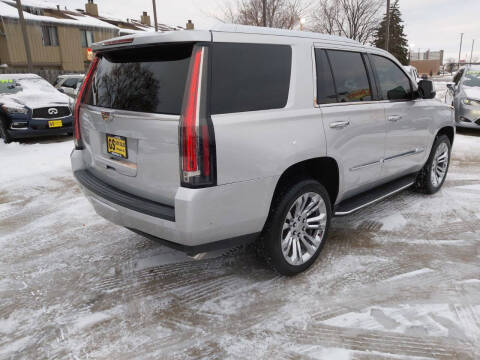 2017 Cadillac Escalade Luxury